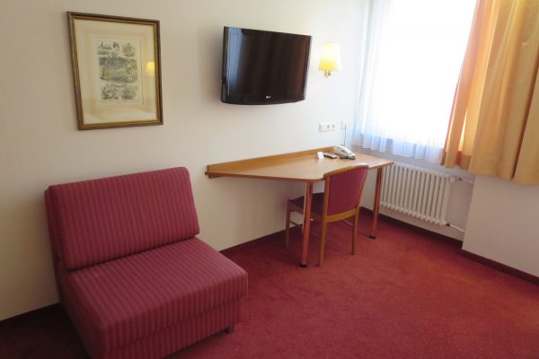 Double Room Desk, TV