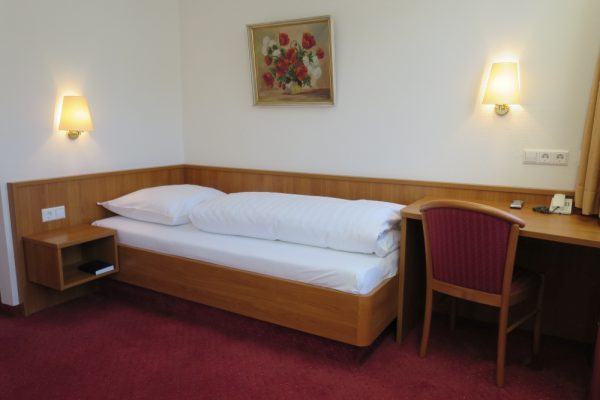 Cozy Single Room with Seating Area – Hotel Stuttgart City Center