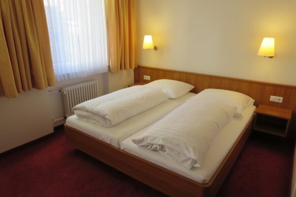 Double Room with Large Bed and Natural Daylight – Hotel Stuttgart City Center
