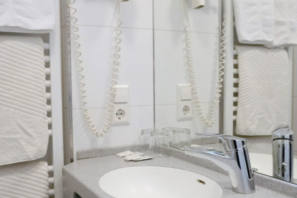 Washbasin with Toiletries, Hairdryer, and Bath Towels – Hotel Room in Stuttgart City Center