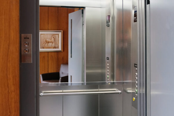 Modern Elevator in the Entrance Area – Accessible Hotel in Stuttgart